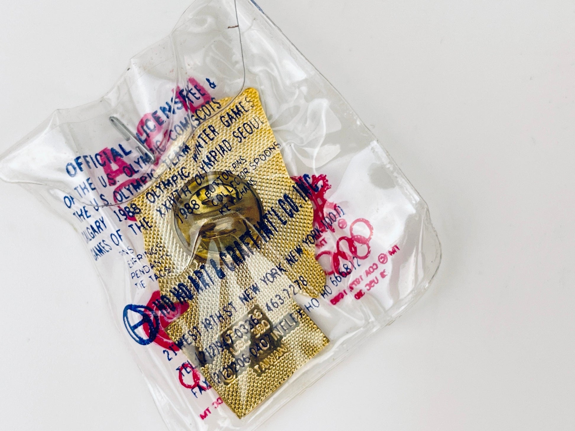 Product image for 'vintage calgary 1988 olympics coca cola pin usa issued made in taiwan new old stock nos pins sold separately' (view 13f8eb)