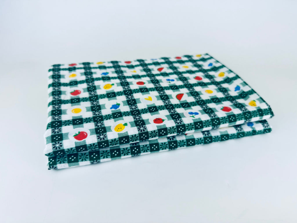 Product image for 'vintage green plaid fruit fabric 40 x 130' (view 071ad7)