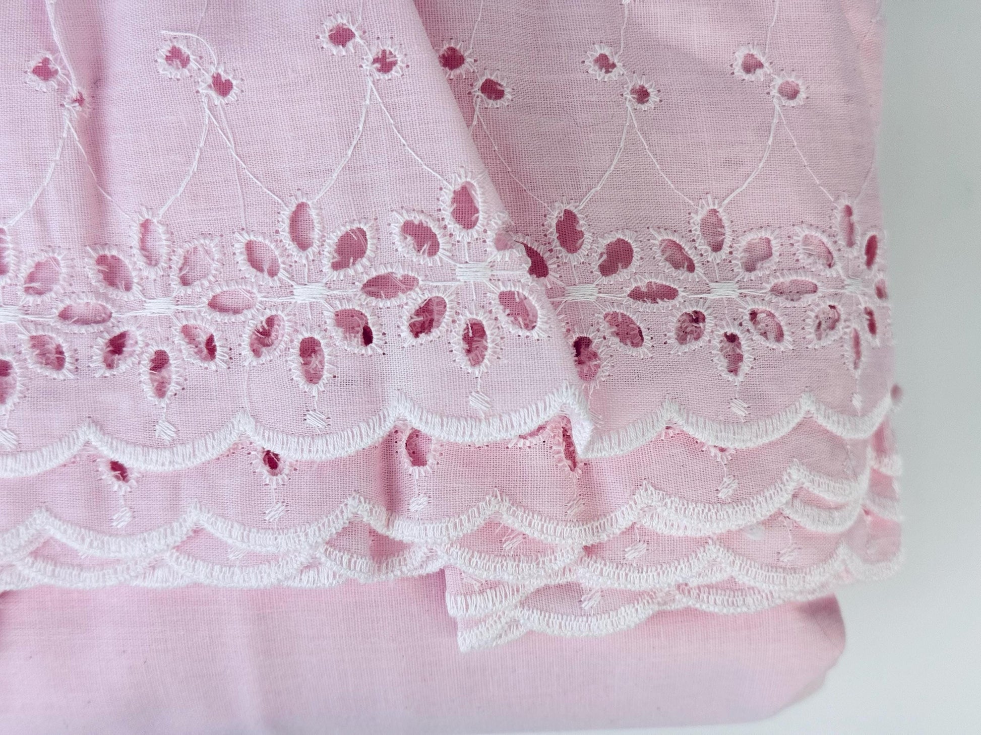 Product image for 'vintage pink broderie anglaise eyelet lace king duvet cover new old stock nos made in canada' (view f1dabf)