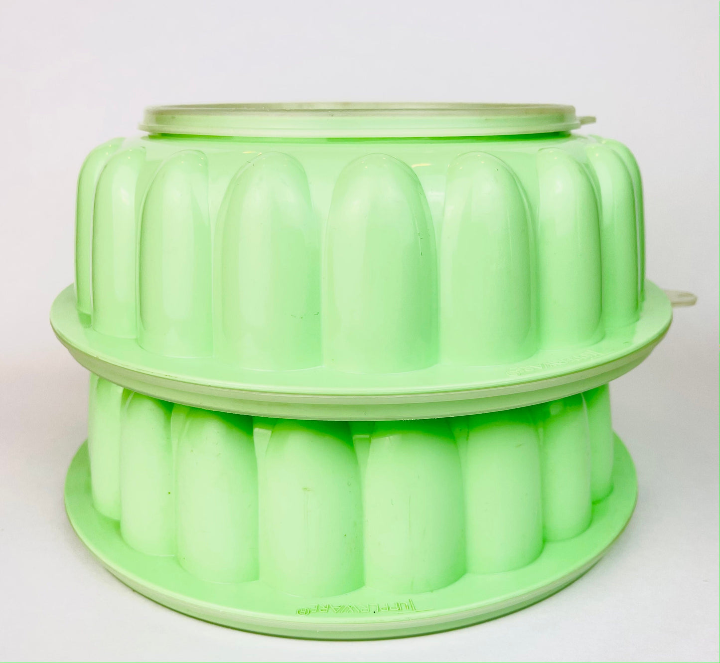Product image for 'vintage tupperware jello mould lime green clear' (view a3cfca)