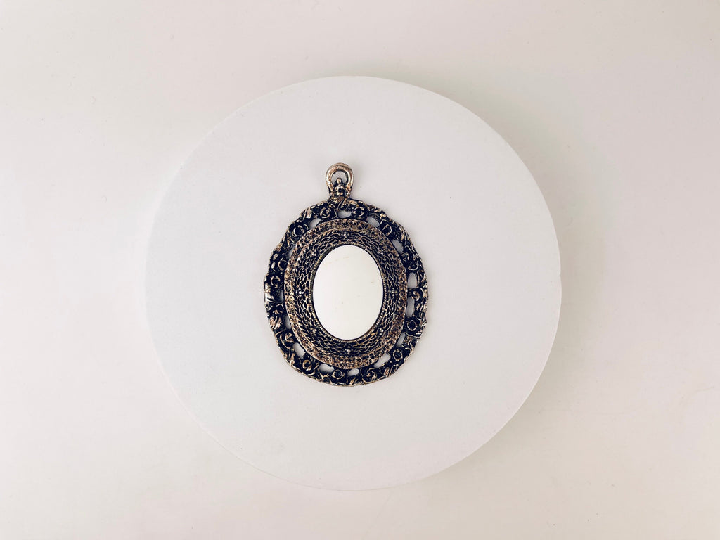 Product image for 'vintage ornate 24 kt gold plated cameo filigree oval brass metal frame wall mountable' (view 6bbd3d)