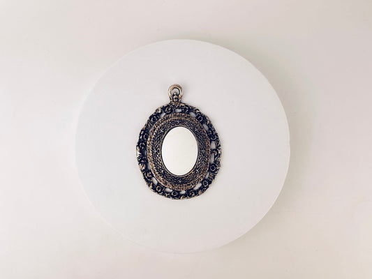 Product image for 'vintage ornate 24 kt gold plated cameo filigree oval brass metal frame wall mountable' (view 6bbd3d)