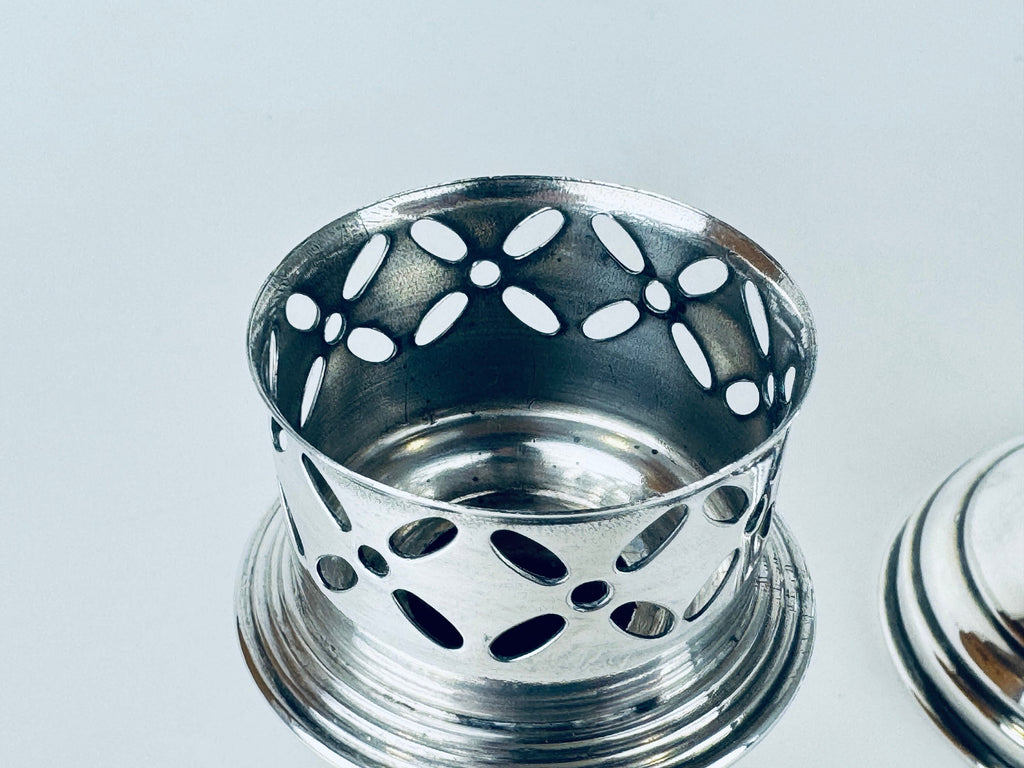Product image for 'vintage wm rogers silver plated copper candlestick holders set of two 2 made in canada 1020' (view c88116)