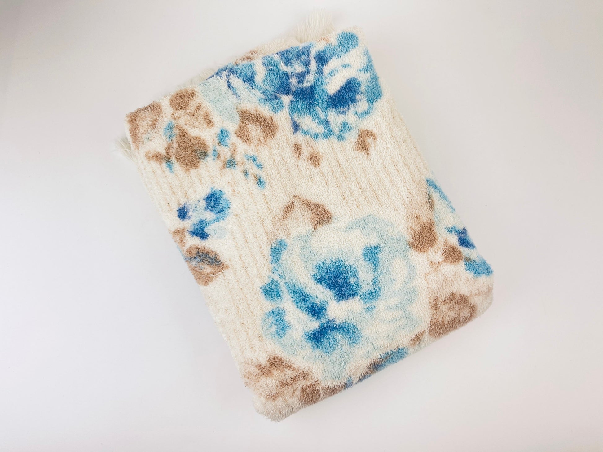Product image for 'vintage blue floral fringe bath towel' (view 6f2677)