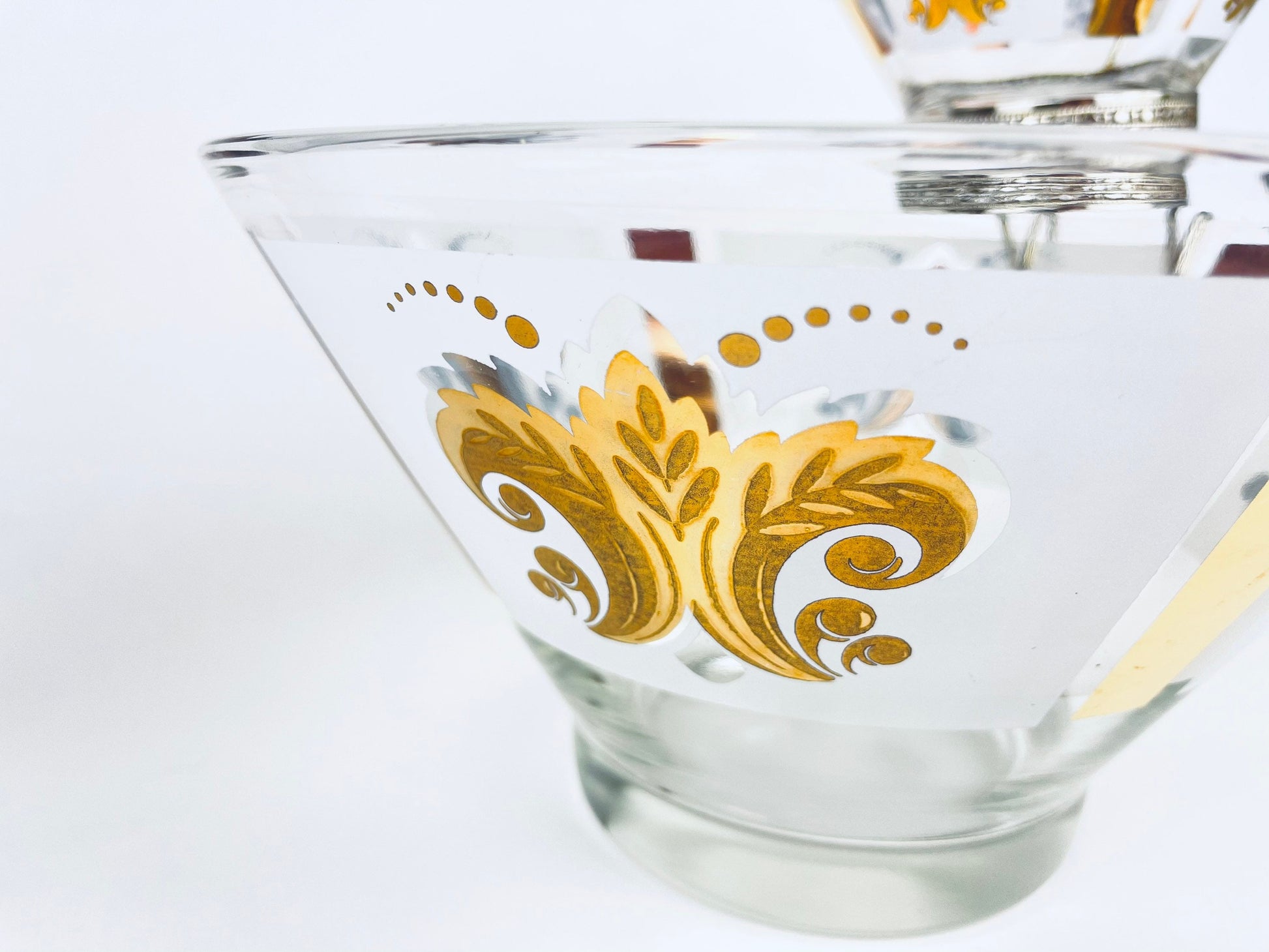 Product image for 'vintage glass chip n dip bowl set gold white fleur de lis pattern' (view a512de)