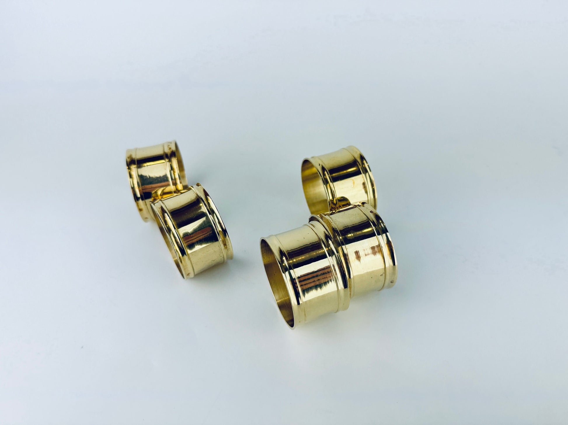 Product image for 'vintage round brass napkin ring holders set of five 5 attractive aged metal patina' (view 342b1d)