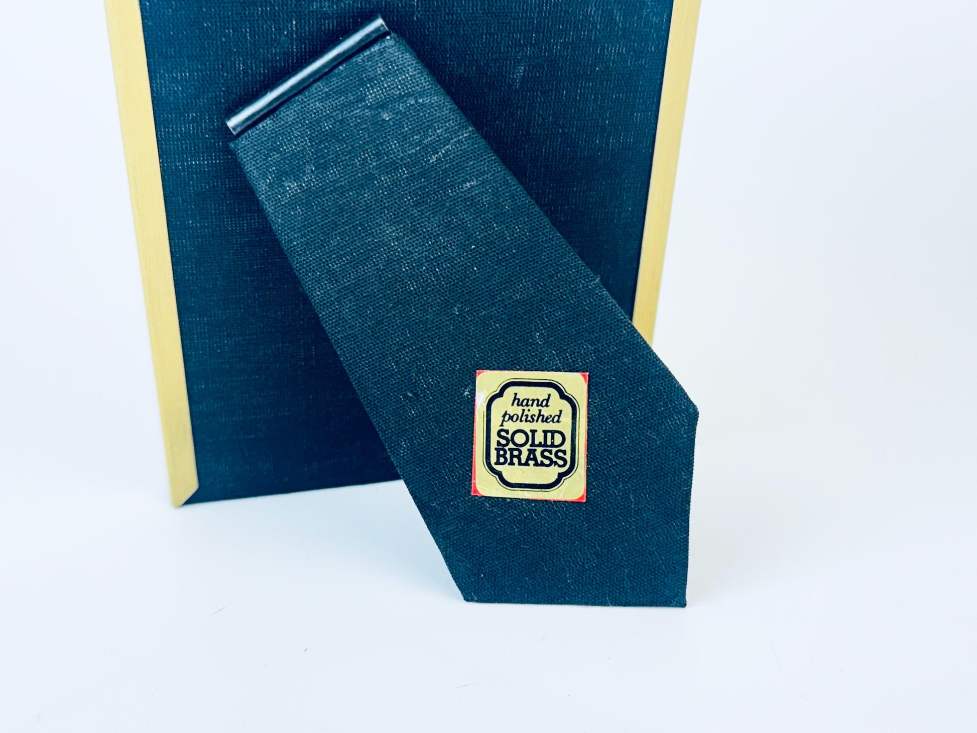 Product image for 'vintage solid brass gold 3 x 4 5 tabletop picture frame made in korea' (view 578cde)