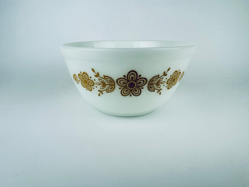 Product image for 'vintage white gold butterfly gold pyrex mixing bowl 402 1 5 qt 1 5 l' (view 19e92a)