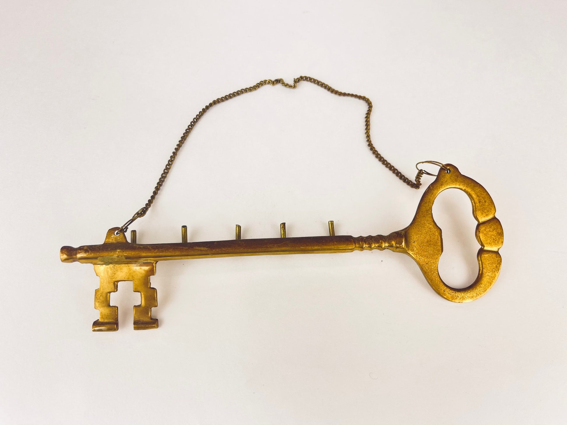 Product image for 'vintage wall mounted brass skeleton key holder four hooks' (view efd772)