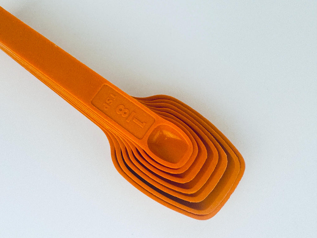 Product image for 'vintage 1980s tupperware orange plastic stacking measuring spoons classic retro kitchenware' (view 99939c)