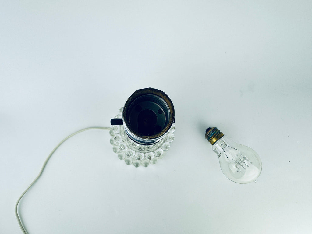 Product image for 'antique clear glass boopie hobnail design table lamp light' (view 61f2dd)