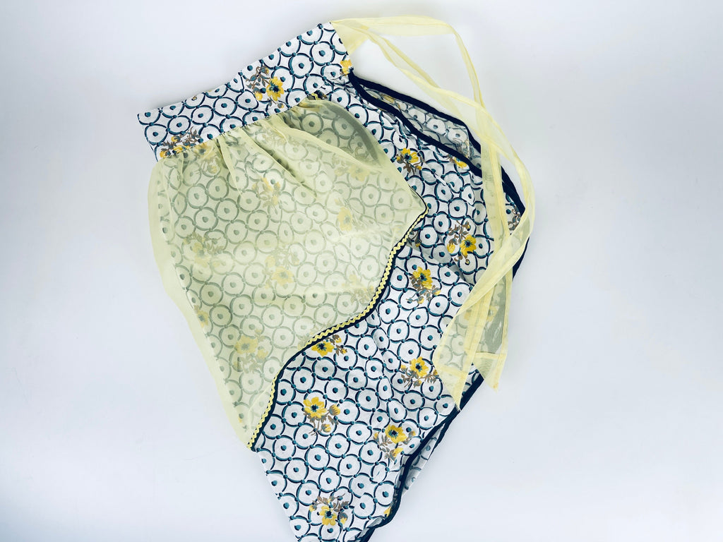 Product image for 'vintage semi sheer yellow floral geometric circle eyelet pocket waist apron scalloped front' (view 936e75)