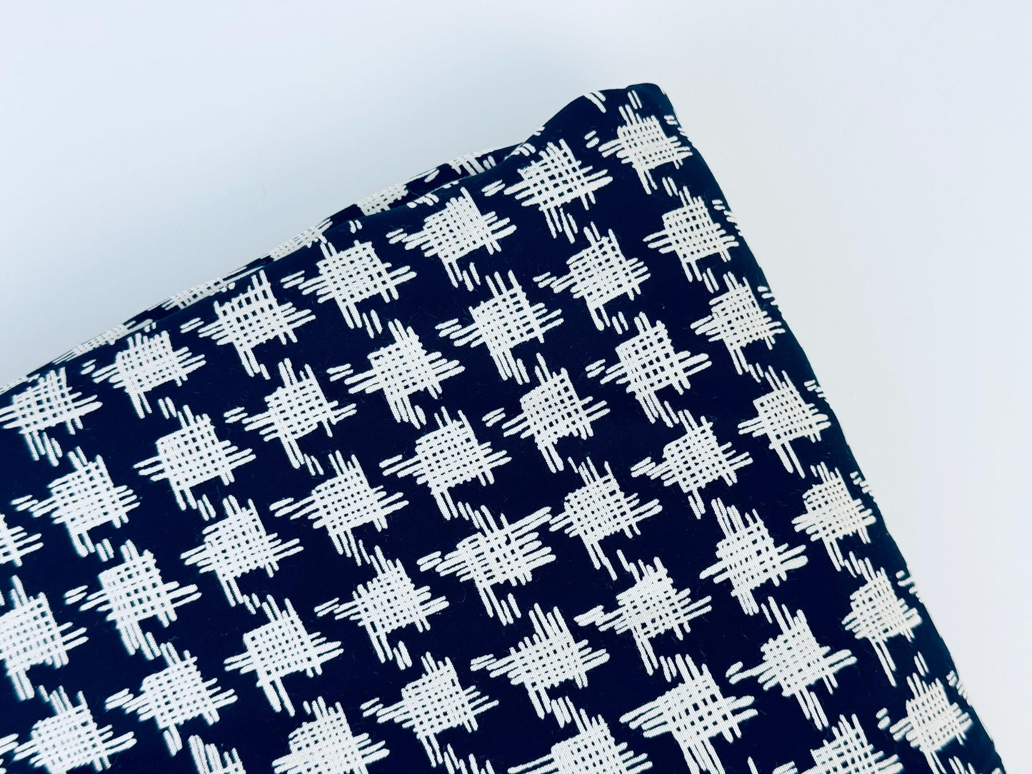 Product image for 'vintage black beige abstract sketch houndstooth polyester fabric 60 x 100' (view e49f4b)