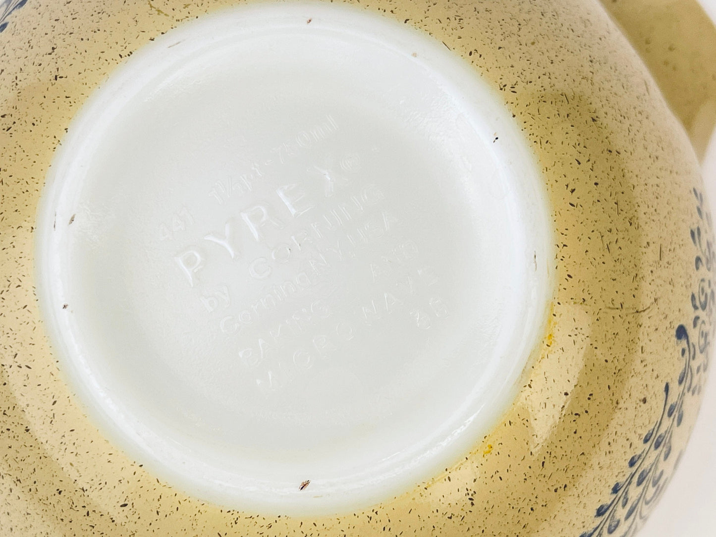 Product image for 'vintage homestead pyrex cinderella mixing bowl 441 1 1 2 pt 750 ml' (view 6f576e)