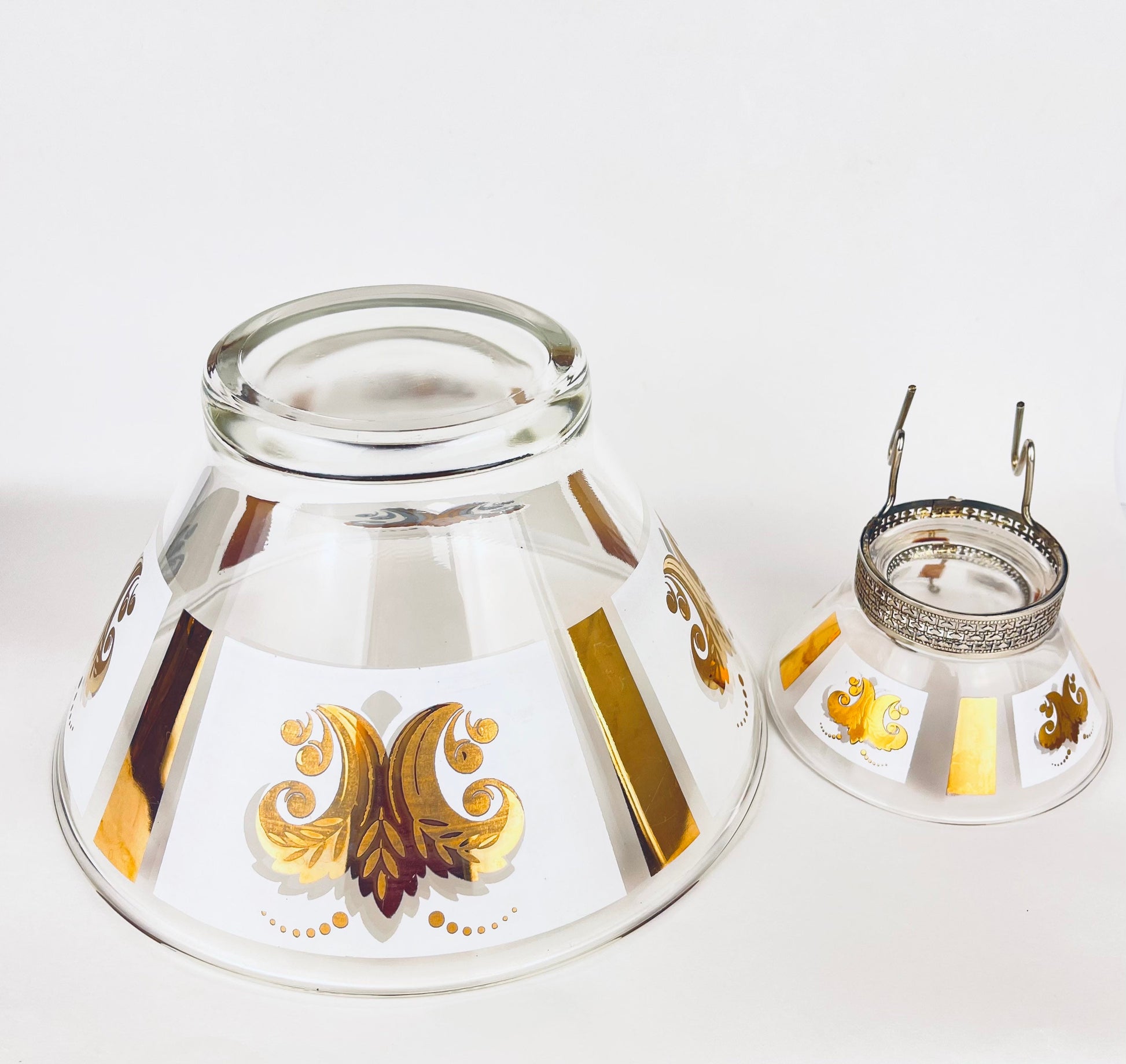 Product image for 'vintage glass chip n dip bowl set gold white fleur de lis pattern' (view e749f7)