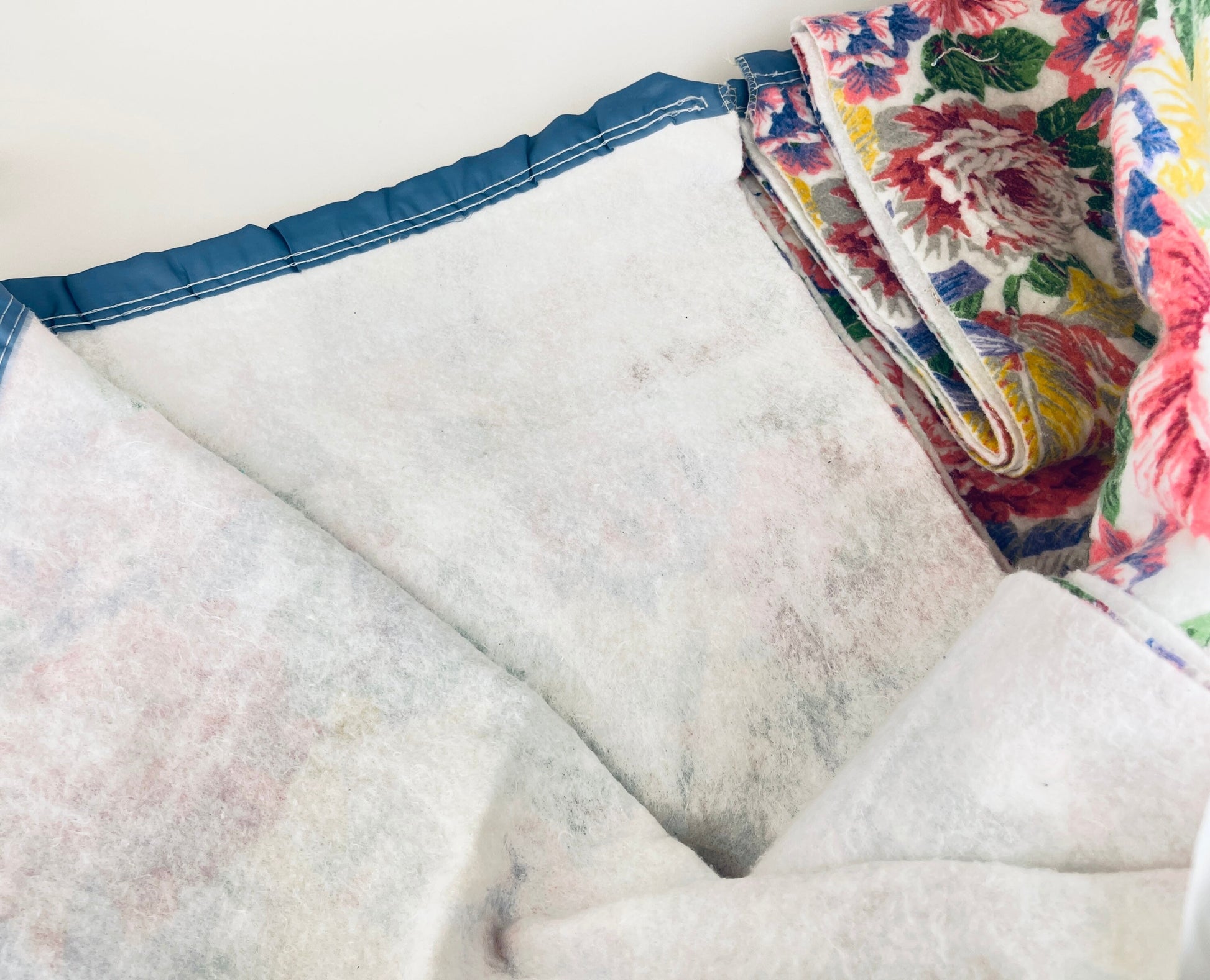 Product image for 'vintage floral twin double blanket bedspread 68 x 90' (view 4fac1f)