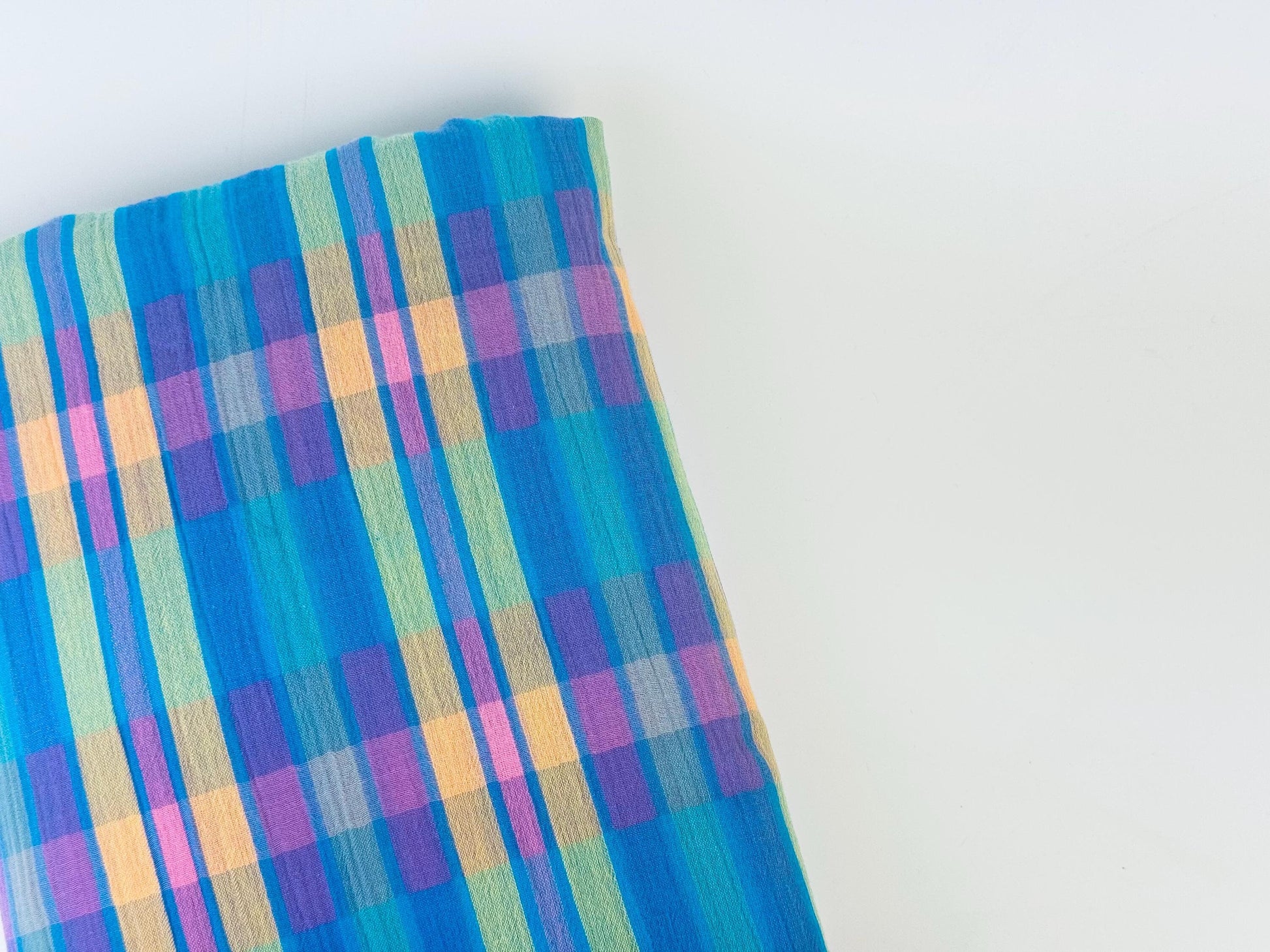 Product image for 'vintage bright pastel polyester fabric material 46 x 96' (view 51bd39)