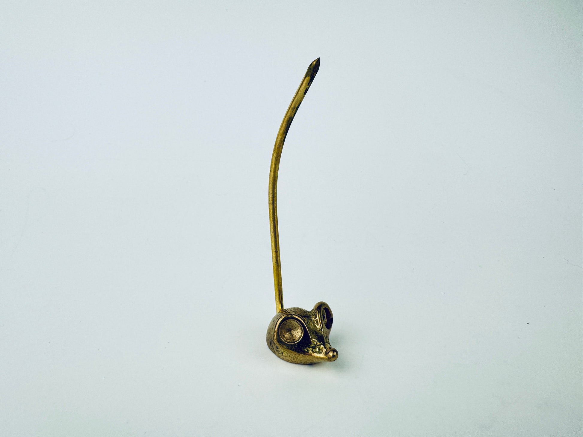 Product image for 'vintage crooked tail small brass mouse ring jewelry receipt holder made in korea attractive aged metal patina sold separately' (view b47a65)