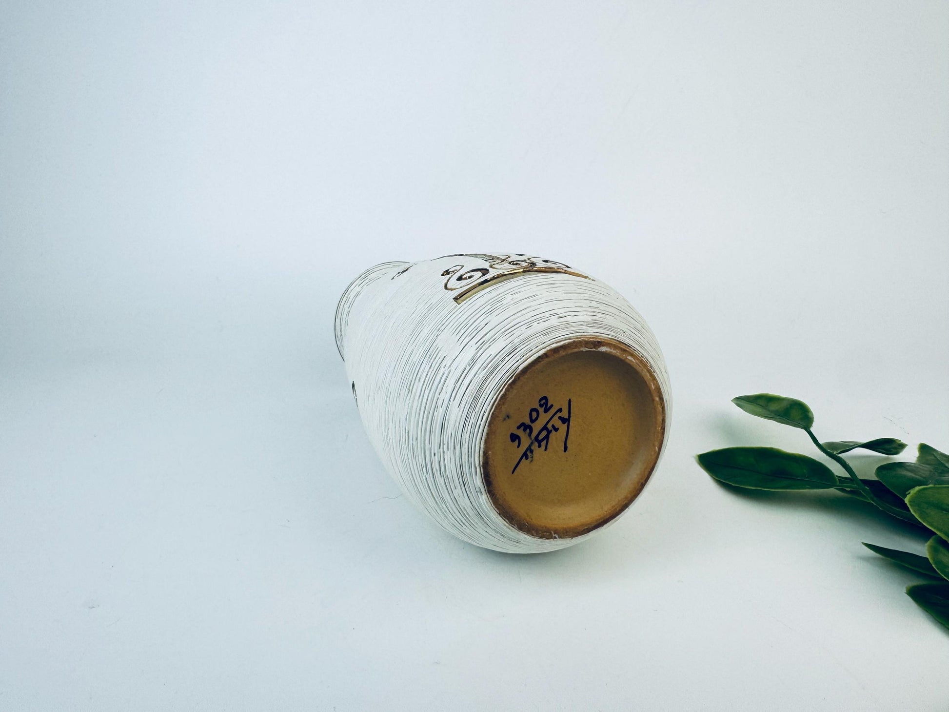 Product image for 'vintage incised gold gilt vase fratelli fanciullacci made in italy' (view 12858e)
