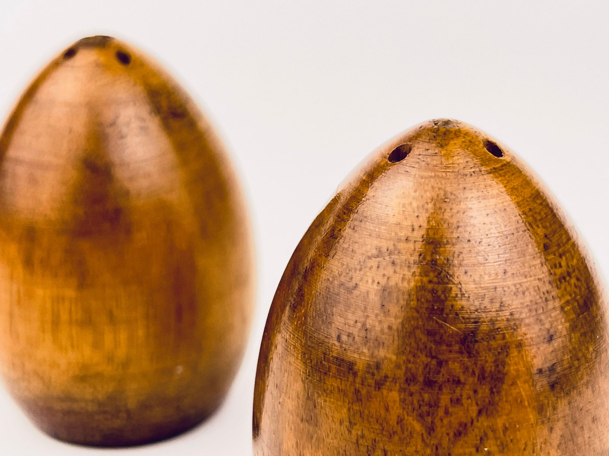 Product image for 'vintage mcm oblong shaped wood salt pepper wood shakers' (view fade9c)
