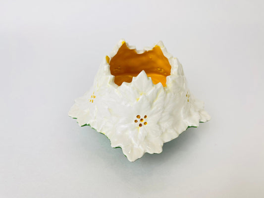 Product image for 'vintage tea light ceramic candle holder white flower green bottom' (view ae43ef)
