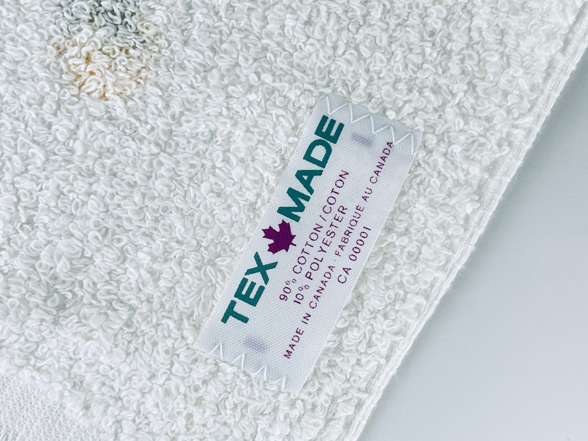 Product image for 'vintage floral print white bath towel made in canada by tex made new old stock nos sold separately' (view 539140)
