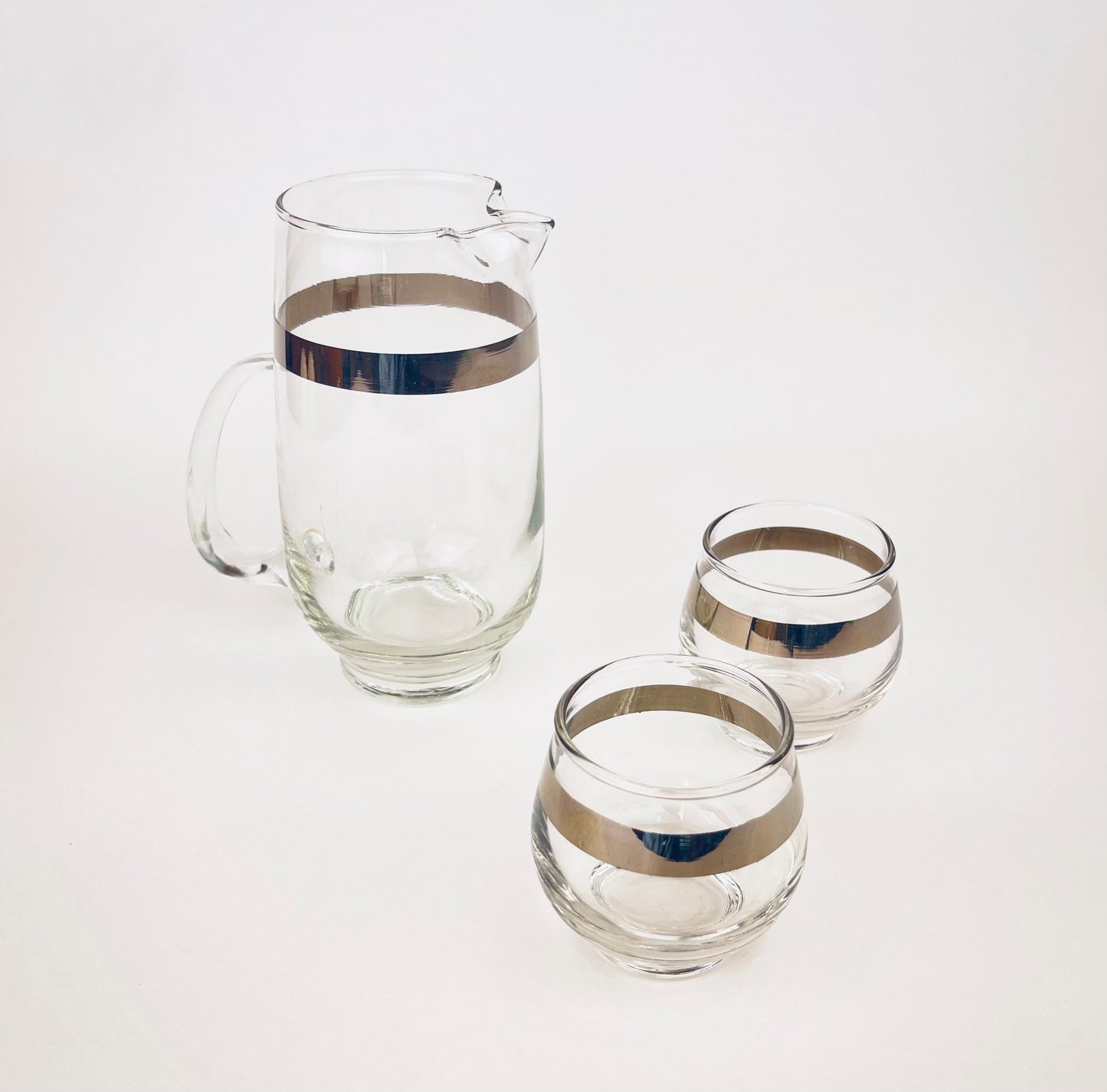 Product image for 'vintage dorothy thorpe cocktail set small pitcher 2 small glasses silver striped pattern made by libbey glass' (view 05962a)