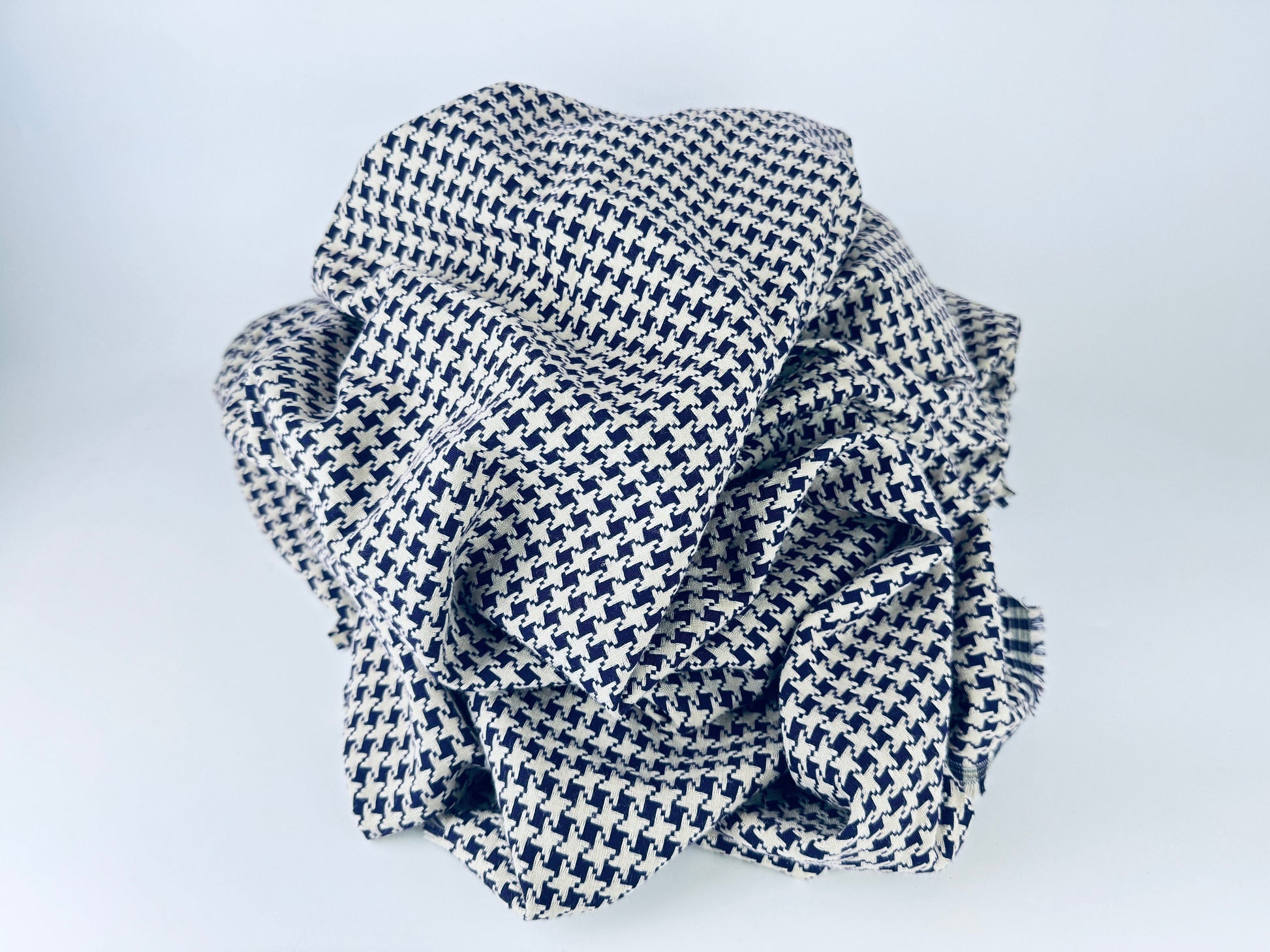 Product image for 'vintage deep purple beige houndstooth thick woven jacquard polyester fabric 56 x 62' (view 69568f)
