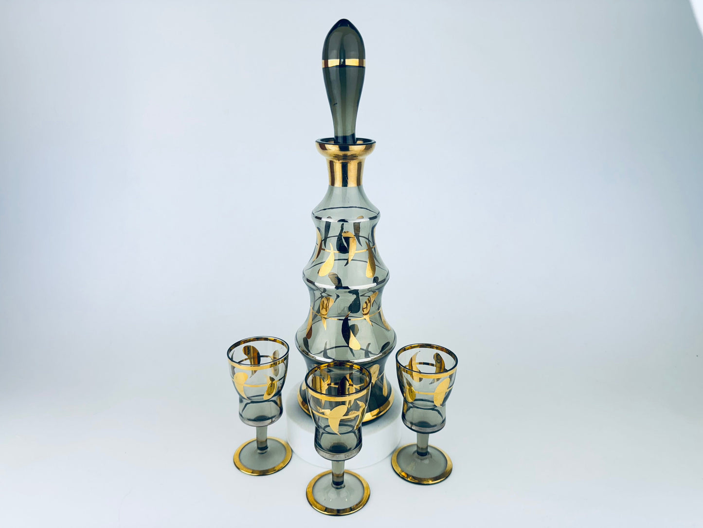 Product image for 'vintage mid century black gold curvy glass barware set decanter glasses bohemia crystal made in czechoslovakia barware gift' (view 8072d1)