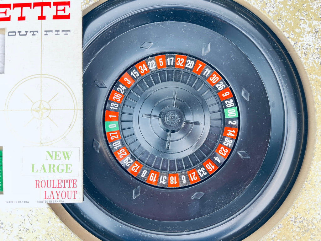 Product image for 'vintage roulette board game made in canada by transogram instructions en francis a linterieur' (view fdbca4)