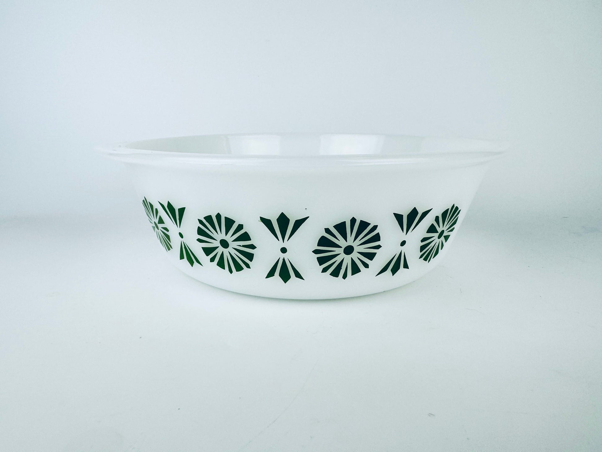 Product image for 'vintage glasbake green pinwheel bushel of wheat pattern casserole dish 514 2 qt made in usa' (view 2e84a5)