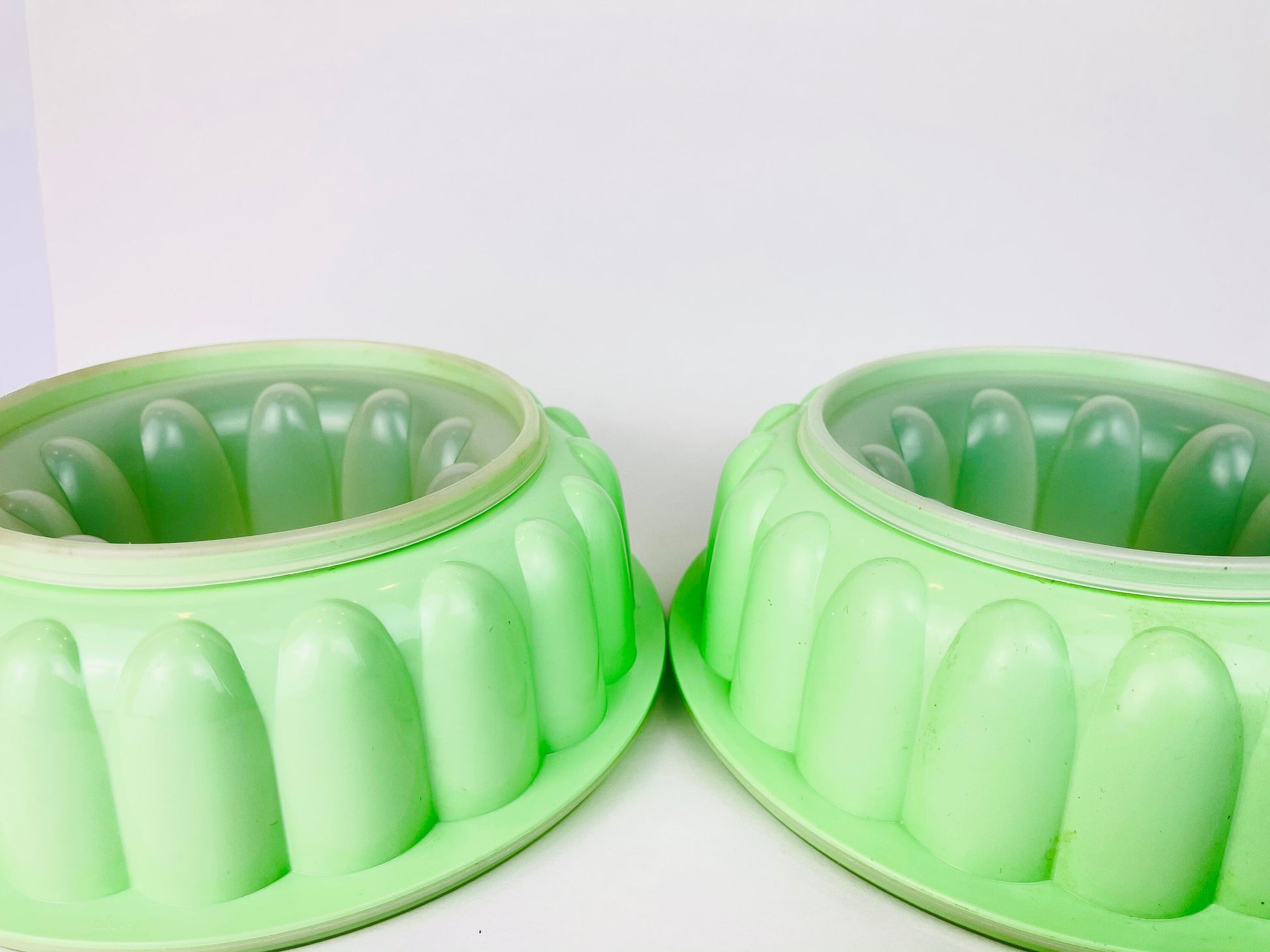Product image for 'vintage tupperware jello mould lime green clear' (view f8557d)