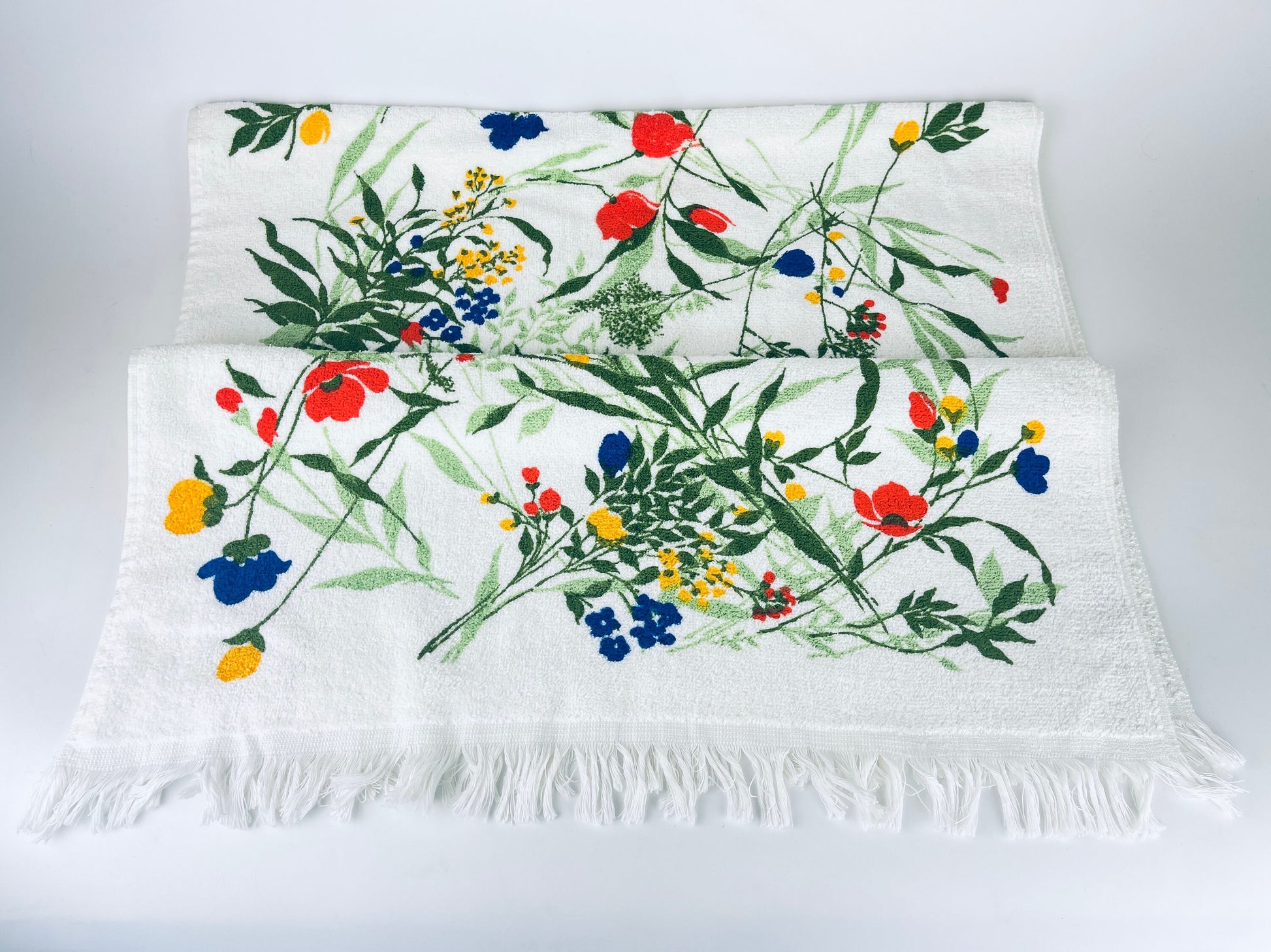 Product image for 'vintage floral print white bath towel made in canada by tex made new old stock nos sold separately' (view 166a0e)