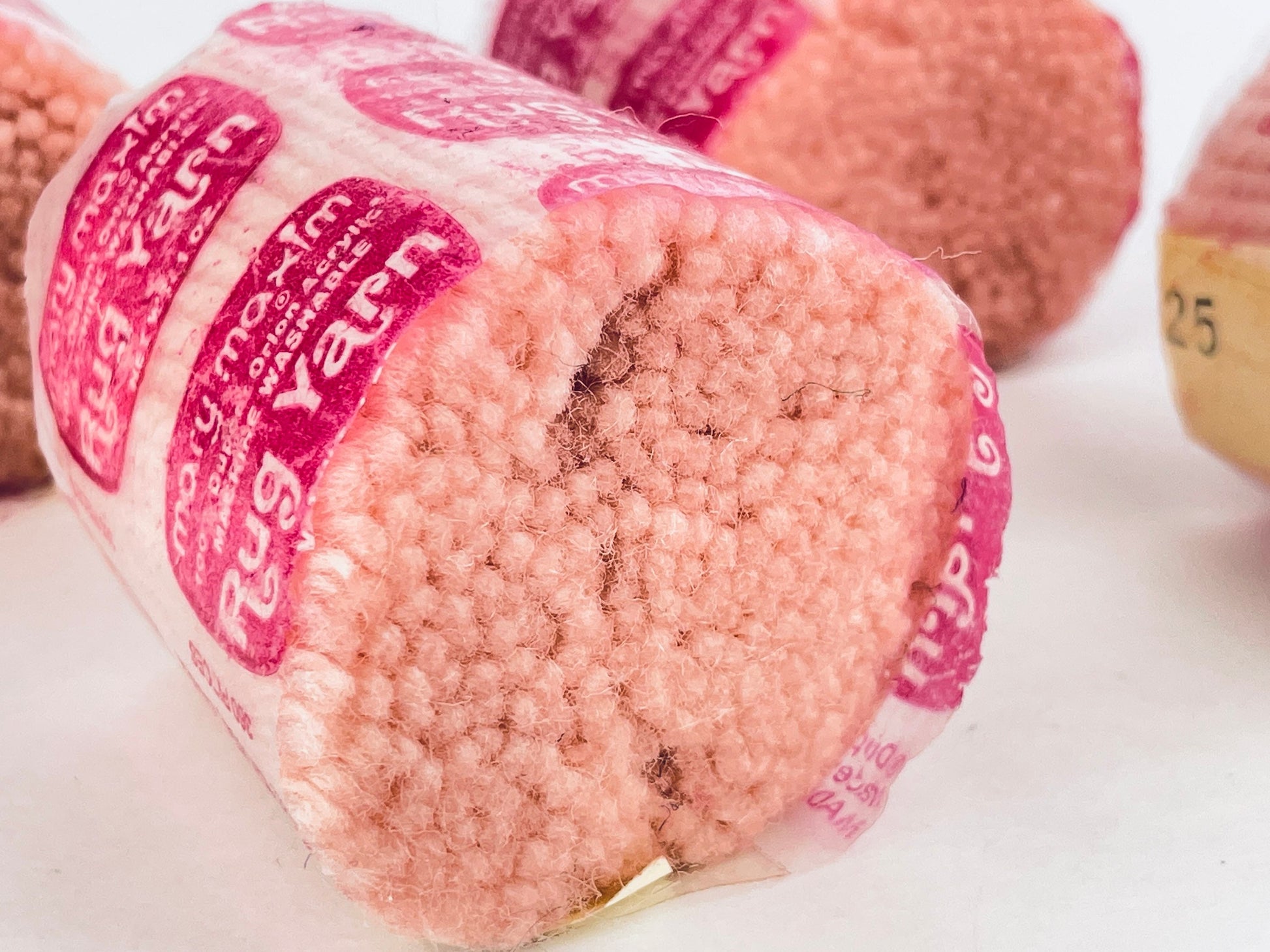 Product image for 'vintage light pink rug yarn mary maxim 100 dupont orion acrylic machine wash 360 pieces 2 5 or 6 5 cm long net weight 1 oz' (view 703f2f)