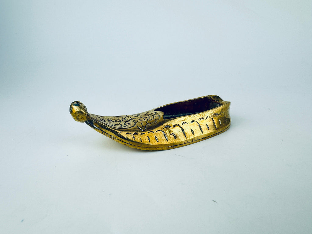 Product image for 'vintage etched brass slipper ashtray attractive aged metal patina made in turkey' (view 2632f1)