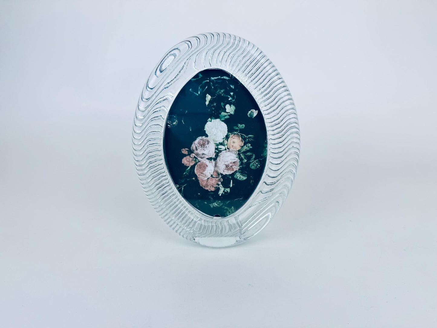 Product image for 'vintage oval heavy glass tabletop picture frame 3 x 4 25 made in japan by mikasa' (view 968c49)