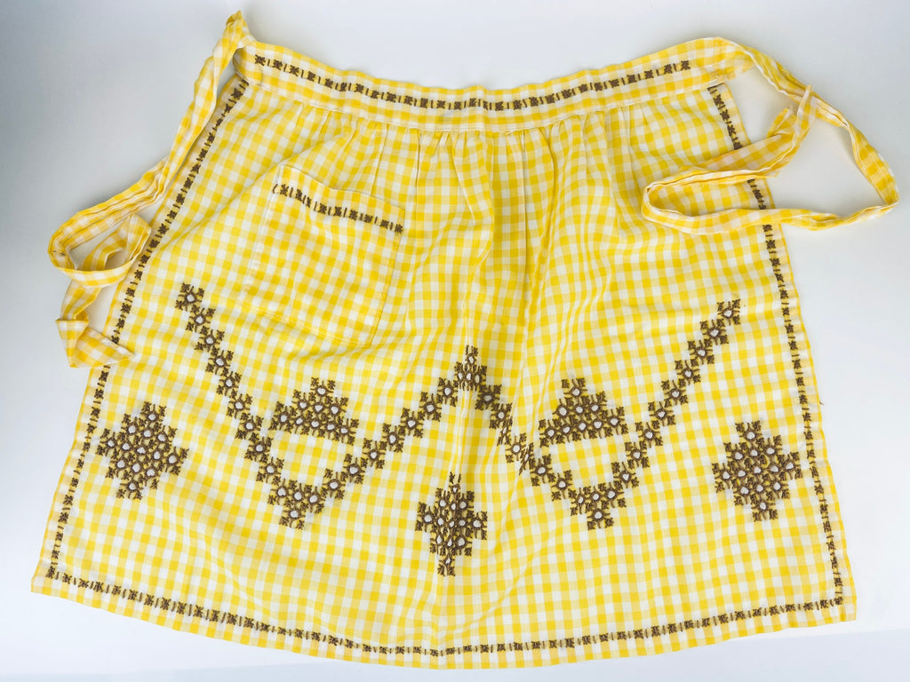 Product image for 'vintage yellow white gingham embroidered waist apron right pocket detail' (view 013c0e)