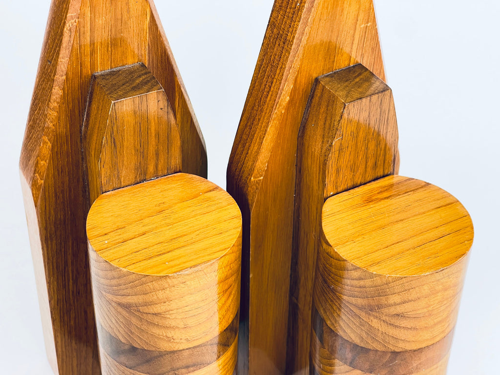 Product image for 'vintage handmade oak mahogany wood book ends felted bottoms' (view 5422b9)