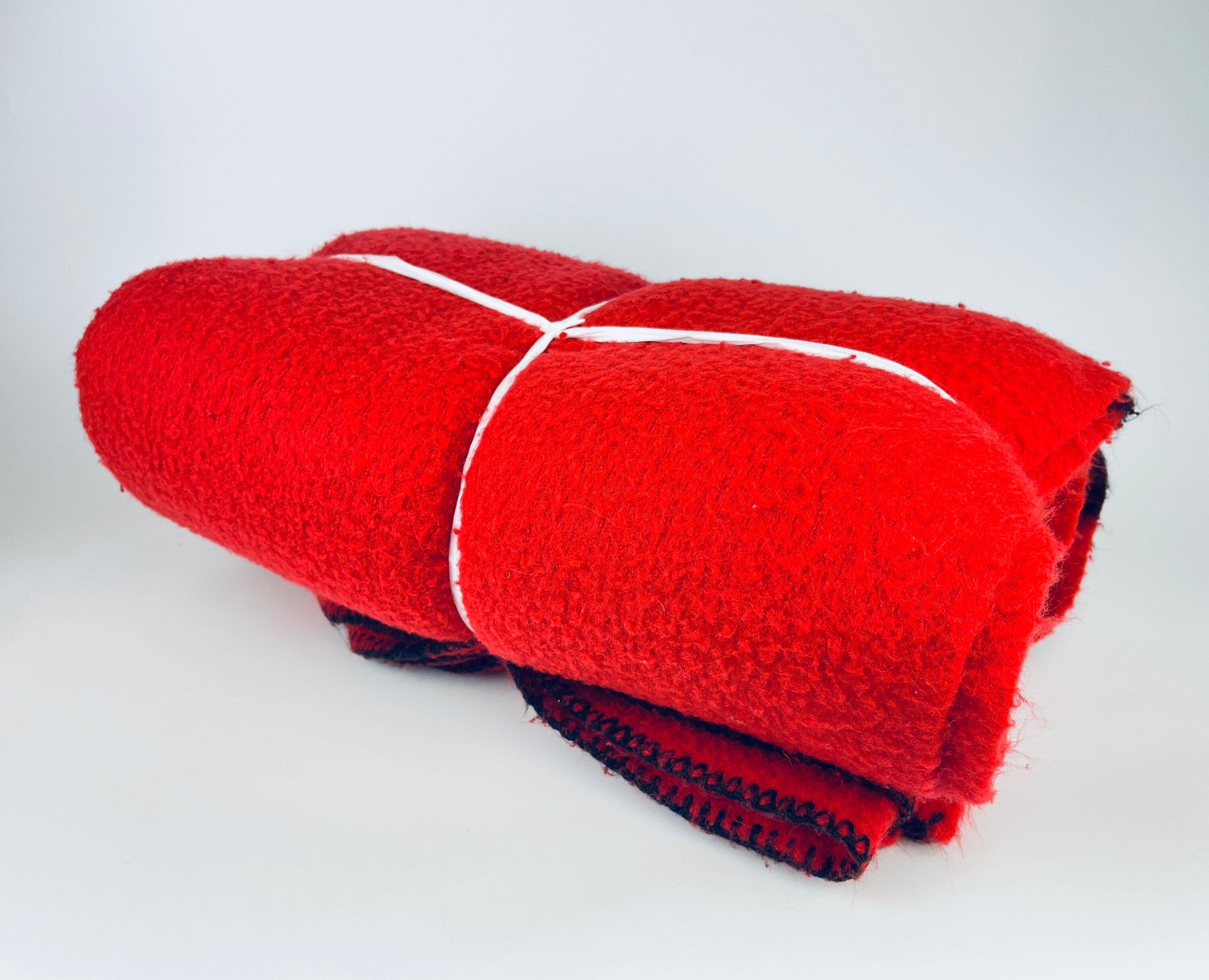 Product image for 'vintage red black striped blanket twin blanket size 62 x 80 acrylic made in canada' (view 23369e)