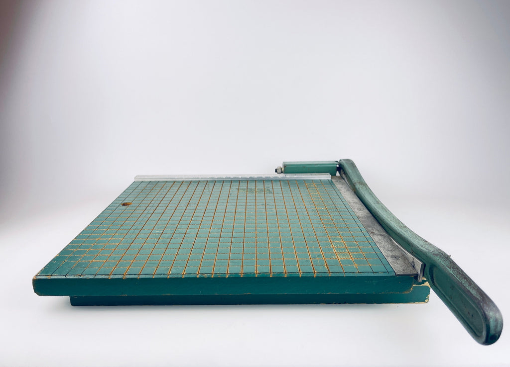 Product image for 'vintage wood metal paper cutting board guillotine premier photo materials co chicago usa' (view 0a013d)