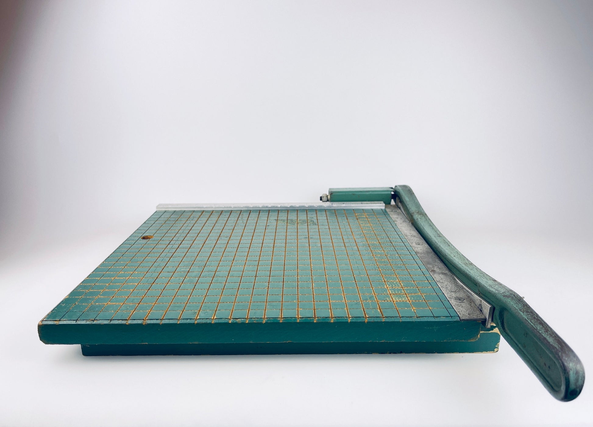 Product image for 'vintage wood metal paper cutting board guillotine premier photo materials co chicago usa' (view 0a013d)
