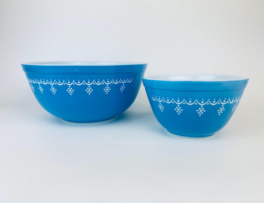 Product image for 'vintage snowflake blue garland pyrex glass mixing bowls sold separately' (view 876f67)