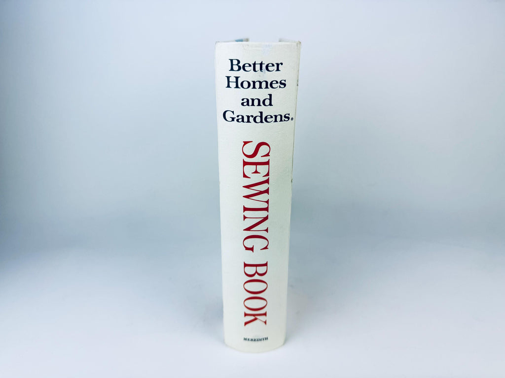 Product image for 'vintage better homes gardens sewing hardcover book fourth printing 1970 made in usa' (view d88bd2)