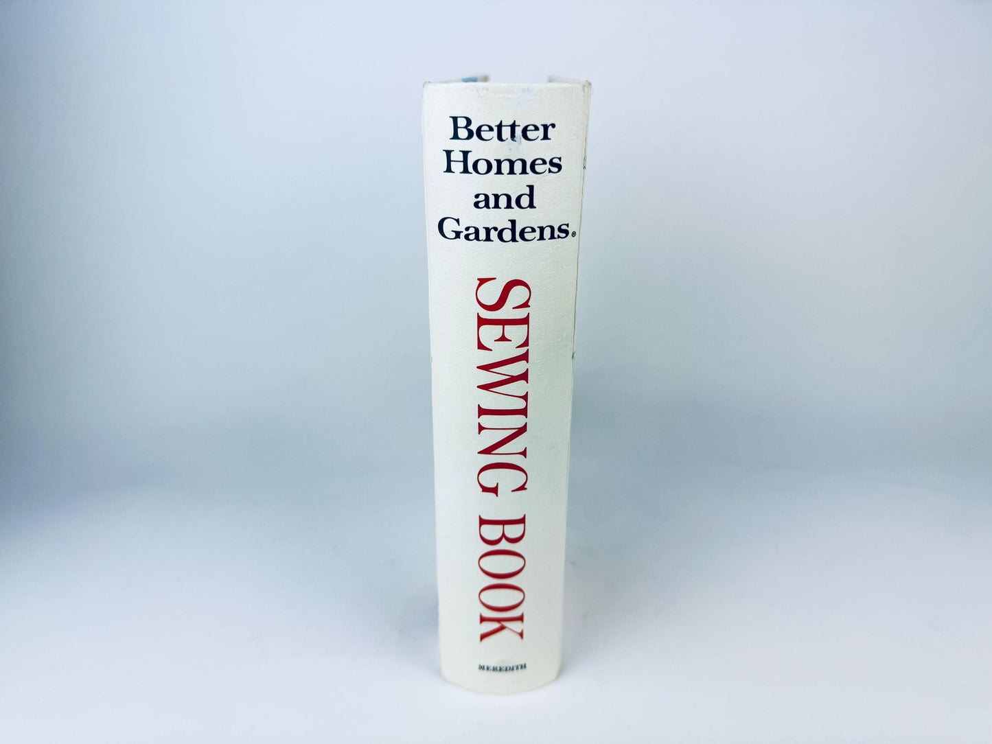 Product image for 'vintage better homes gardens sewing hardcover book fourth printing 1970 made in usa' (view d88bd2)