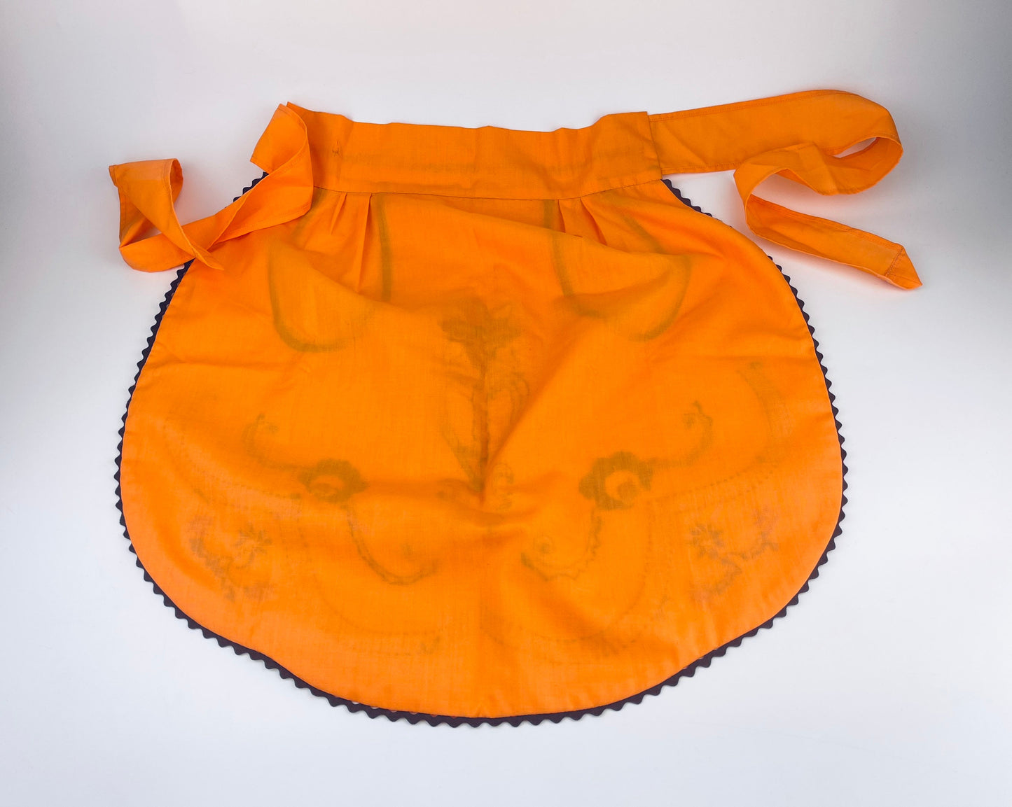 Product image for 'vintage embroidered floral oval waist apron orange brown duel eyelet pocket front' (view 24326f)
