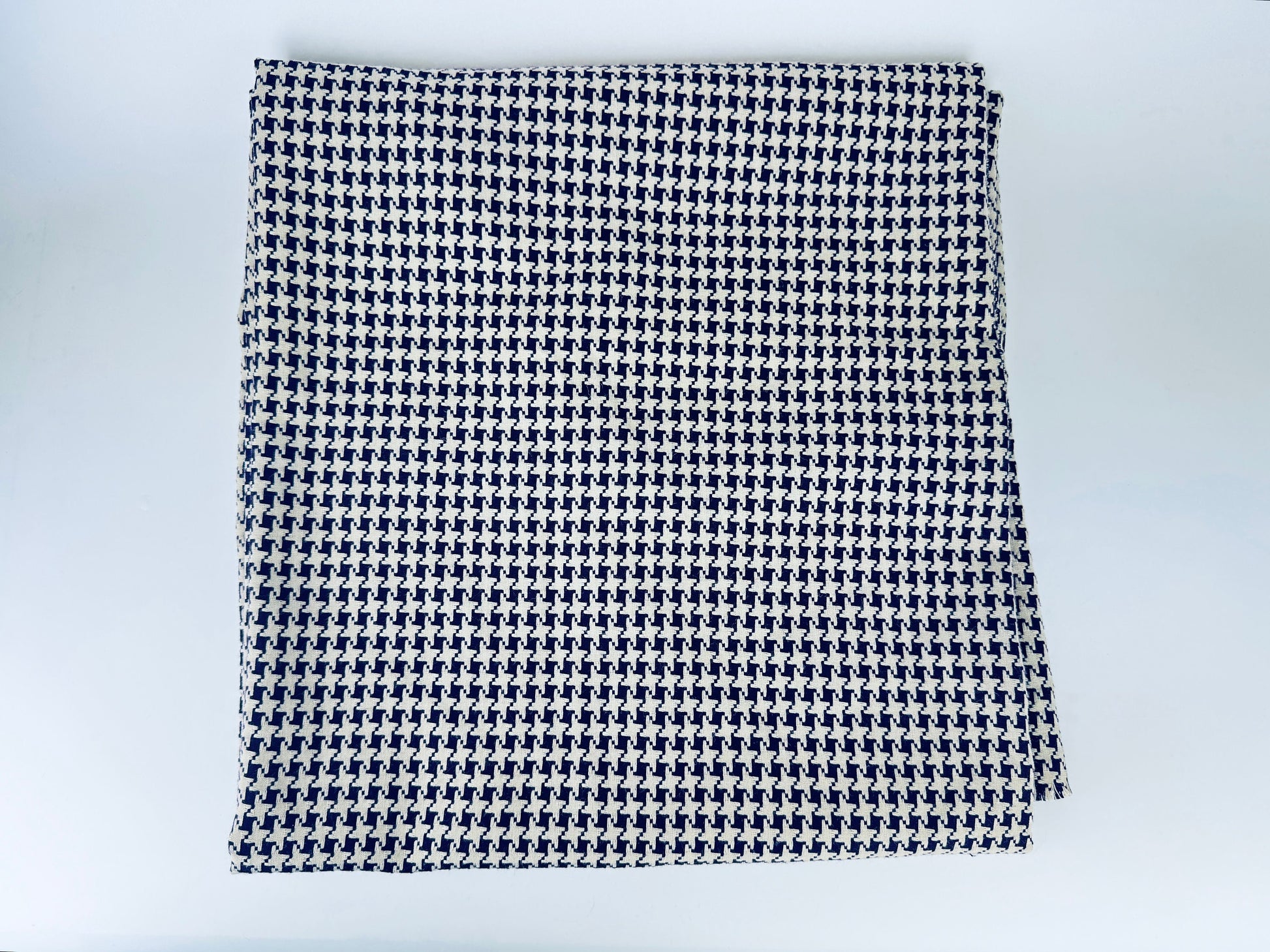 Product image for 'vintage deep purple beige houndstooth thick woven jacquard polyester fabric 56 x 62' (view 71e8f0)