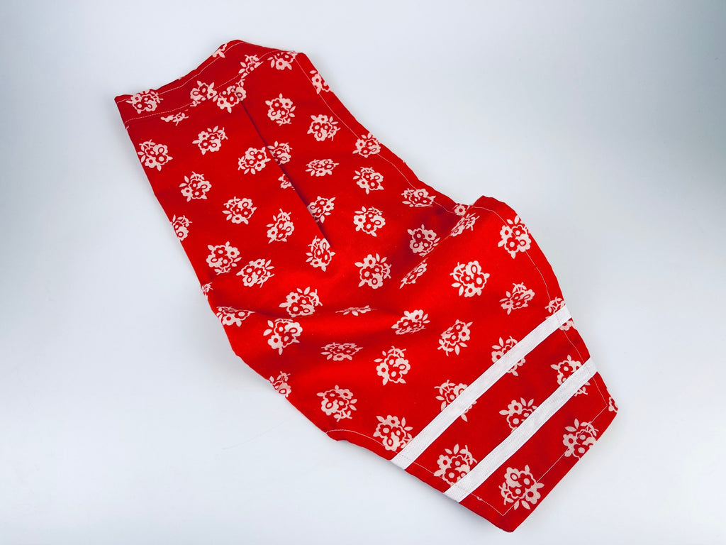 Product image for 'vintage red white floral pantaloon pleated pocket waist apron handmade' (view 68dc95)