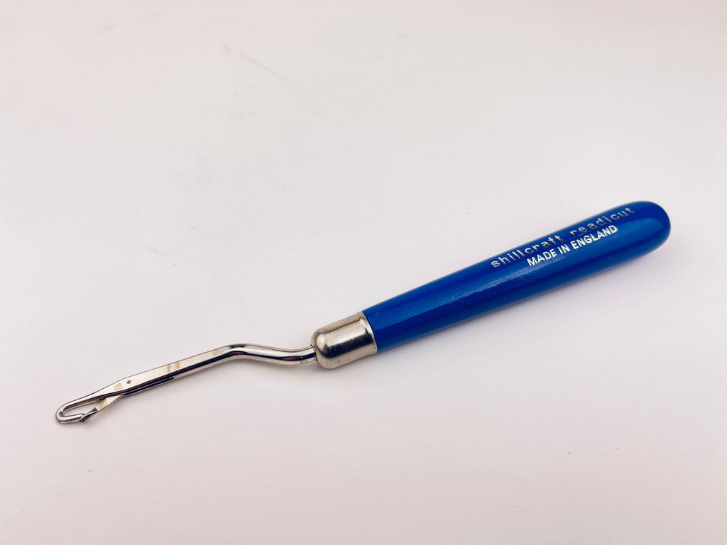 Product image for 'vintage shillcraft readicut rug yarn latch tool blue handle made in england' (view 881aac)
