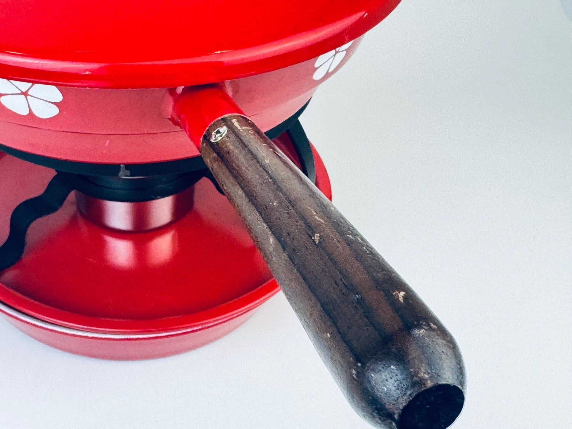 Product image for 'vintage red white floral metal fondue set wood accents made in japan by imperial' (view d2ca39)