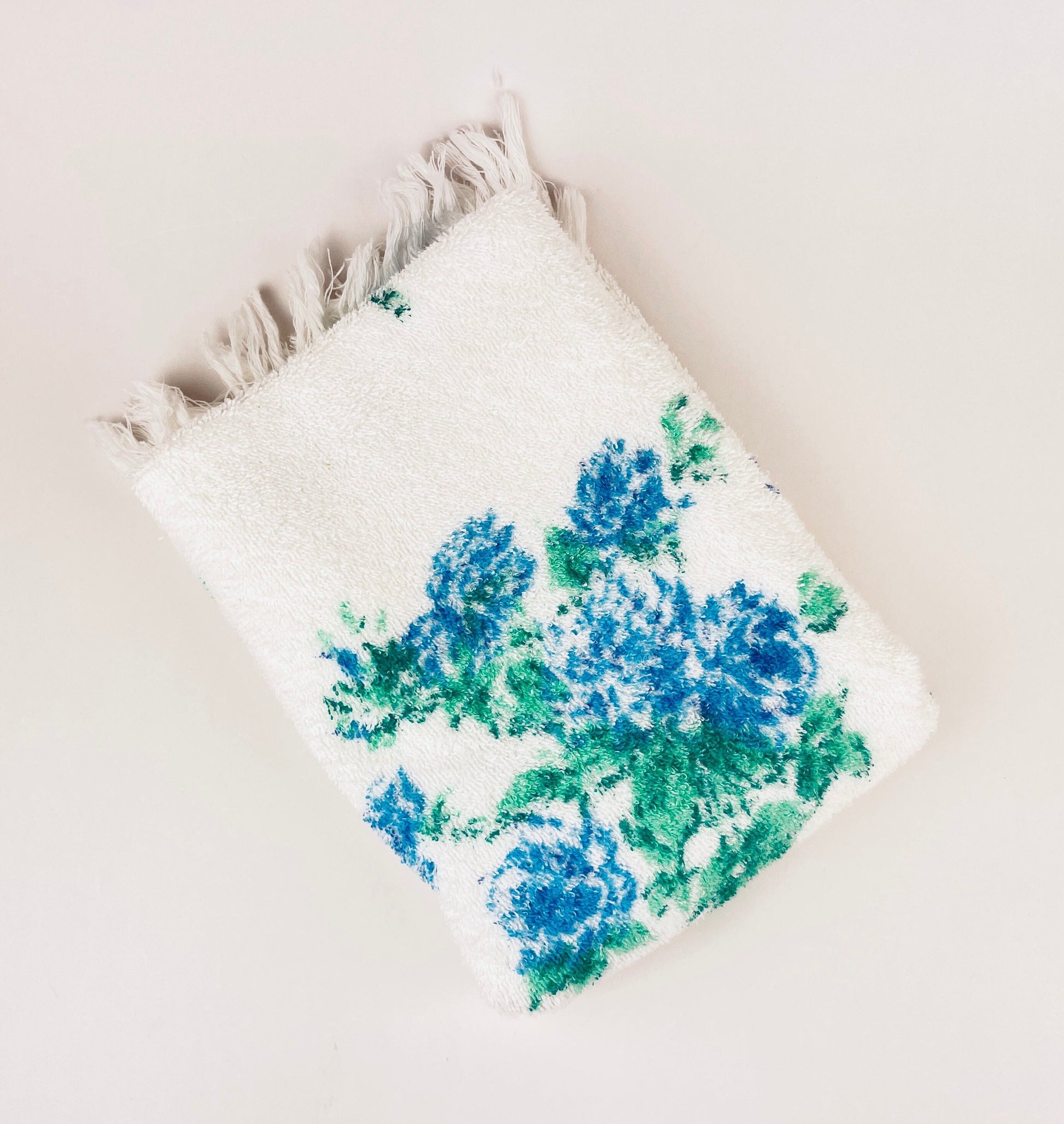 Product image for 'vintage blue floral bath fringe towel cotton polyester blend made in canada' (view 8b05a3)
